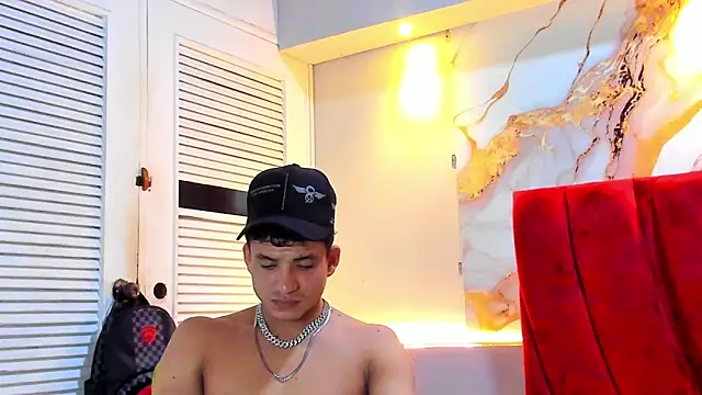 Snapshot of daniscot chatting on 11.17.25 daniscot online show from 11.17.25