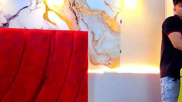 Snapshot of daniscot chatting on 11.19.25 daniscot online show from 11.19.25