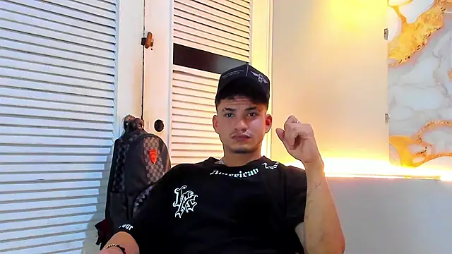 Snapshot of daniscot chatting on 11.21.25 daniscot online show from 11.21.25