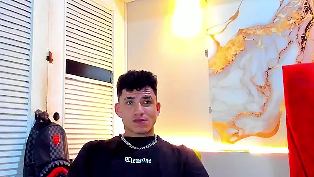 Snapshot of daniscot chatting on 11.24.25 daniscot online show from 11.24.25