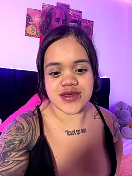 Snapshot of Sussyroxxx chatting on 11.27.25 Sussyroxxx online show from 11.27.25