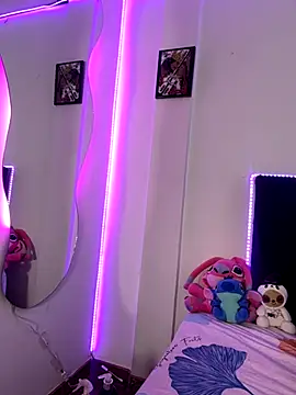 Snapshot of Sussyroxxx chatting on 11.28.25 Sussyroxxx online show from 11.28.25