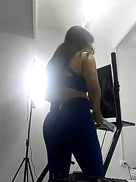 chloe  Jones  online show from 11.12.25