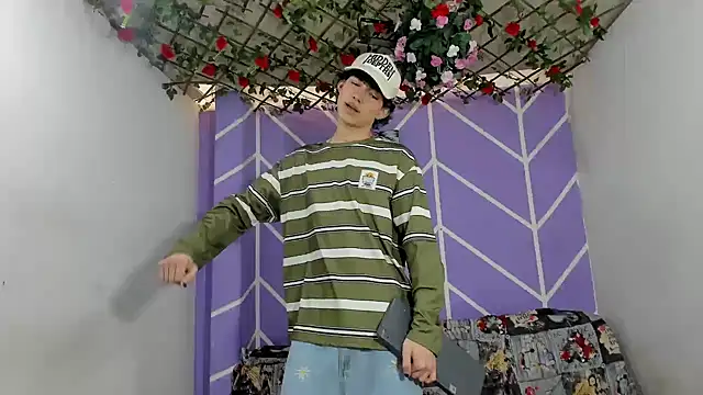 Snapshot of nexusboyhot chatting on 10.04.25 nexusboyhot online show from 10.04.25