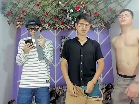 Snapshot of nexusboyhot chatting on 10.06.25 nexusboyhot online show from 10.06.25