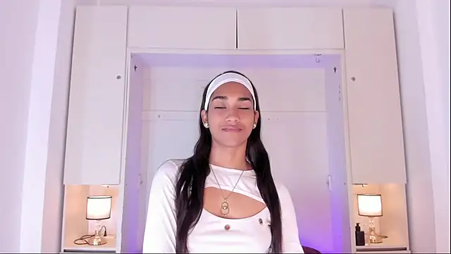 AnahiCollins online show from 10.13.25