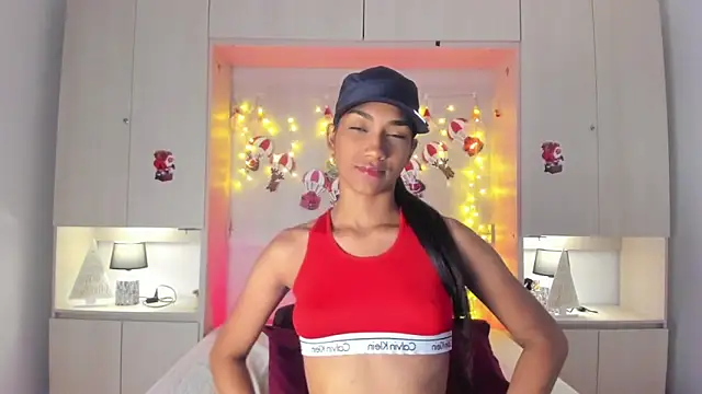 Snapshot of AnahiCollins chatting on 12.16.25 AnahiCollins online show from 12.16.25