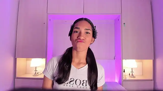 Snapshot of AnahiCollins chatting on 02.18.26 AnahiCollins online show from 02.18.26