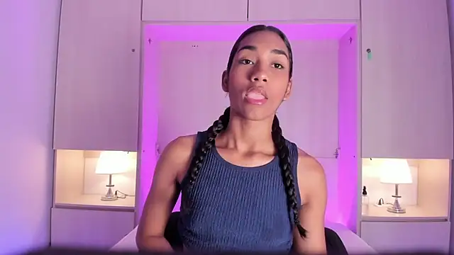 Snapshot of AnahiCollins chatting on 02.28.26 AnahiCollins online show from 02.28.26