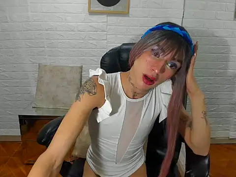 Mila Leon online show from 11.03.25