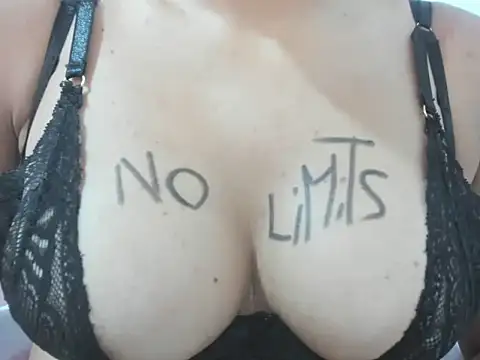 Snapshot of Valentinahot7 chatting on 11.27.25 Valentinahot7 online show from 11.27.25