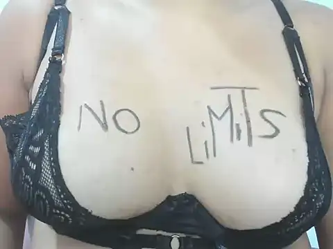 Snapshot of Valentinahot7 chatting on 11.28.25 Valentinahot7 online show from 11.28.25