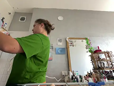 Snapshot of red_mini_fox chatting on 10.05.25 red mini fox online show from 10.05.25