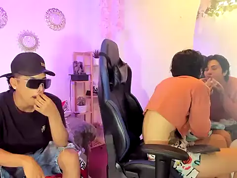 Snapshot of Spicymixxx06 chatting on 10.04.25 Spicymixxx06 online show from 10.04.25