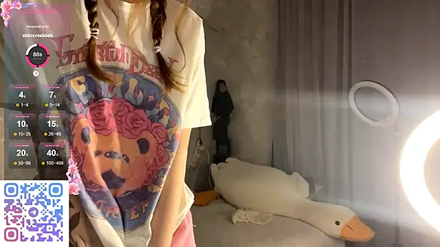 Snapshot of Eva_you_chance chatting on 09.29.25 Eva you chance online show from 09.29.25