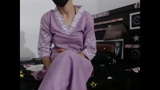 Snapshot of sexy_yuvi chatting on 10.21.25 sexy yuvi online show from 10.21.25