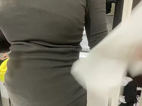 Snapshot of Toriyufu chatting on 04.16.26 Toriyufu online show from 04.16.26