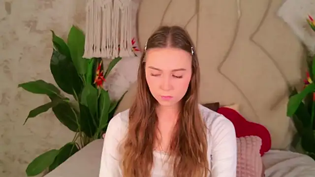 Snapshot of OliviaLay chatting on 11.14.25 OliviaLay online show from 11.14.25