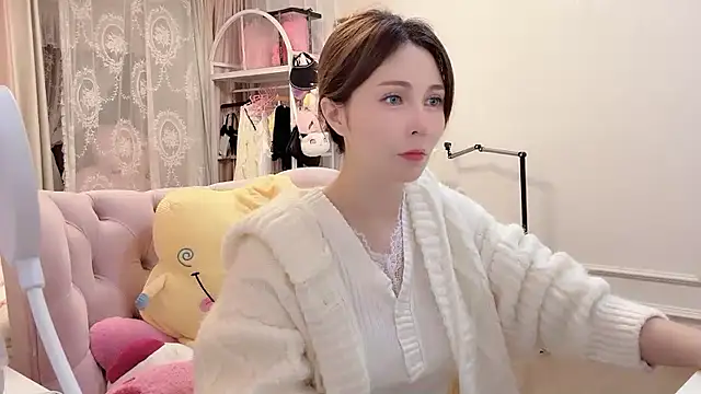 Snapshot of Titi-175 chatting on 11.02.25 Titi-175 online show from 11.02.25