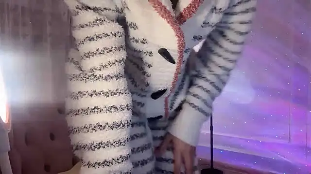 Snapshot of Titi-175 chatting on 11.30.25 Titi-175 online show from 11.30.25