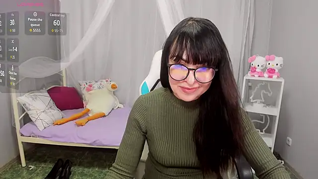 Snapshot of LindaRomero chatting on 11.04.25 LindaRomero online show from 11.04.25