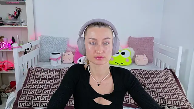 MysticRoxanne online show from 11.20.25