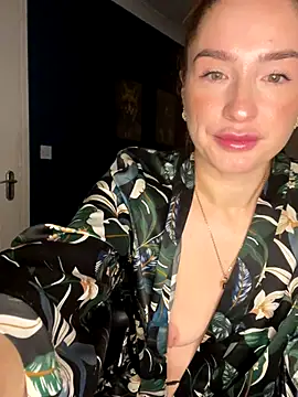 Cherry-L-28 online show from 11.28.25