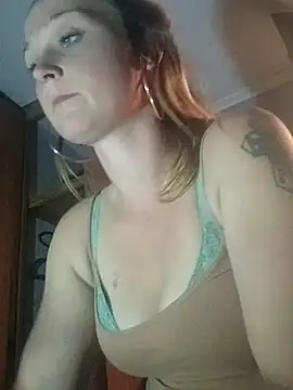 Queen2454 online show from 04.13.26