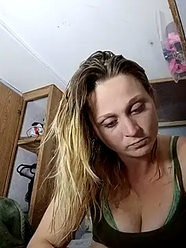 Queen2454 online show from 04.15.26