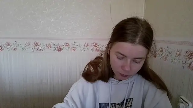 Snapshot of 0nlyLola chatting on 10.26.25 0nlyLola online show from 10.26.25