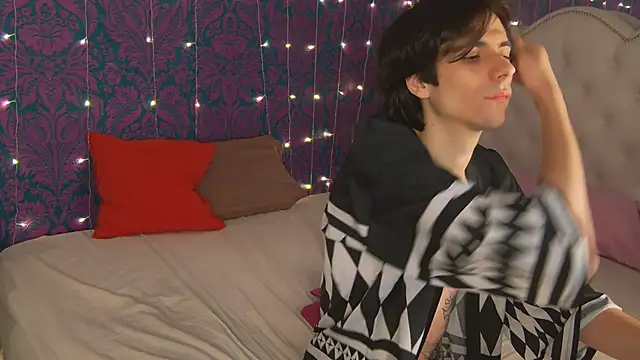 Ellis Rin online show from 10.27.25