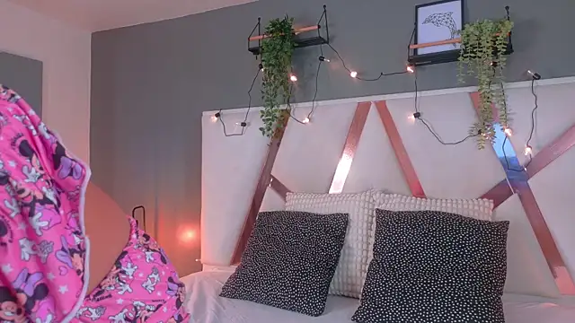 Julietasweett   online show from 10.14.25