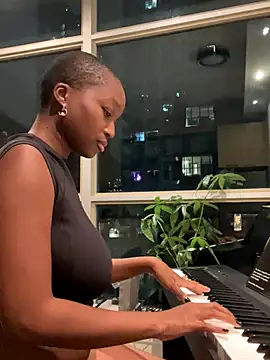 Snapshot of tia___fox chatting on 10.31.25 tia   fox online show from 10.31.25