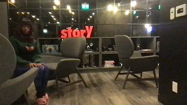 tia   fox online show from 12.03.25