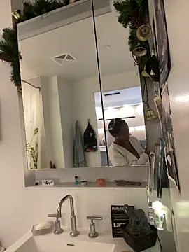 tia   fox online show from 02.25.26