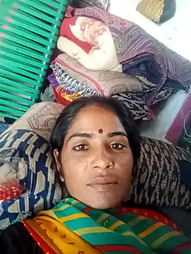 Snapshot of Maya_Rajput5 chatting on 10.14.25 Maya Rajput5 online show from 10.14.25