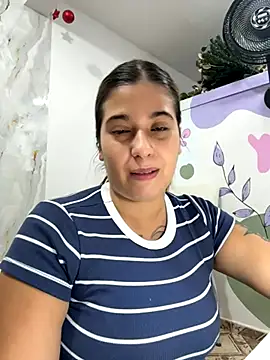 Snapshot of violeticafox chatting on 12.18.25 violeticafox online show from 12.18.25