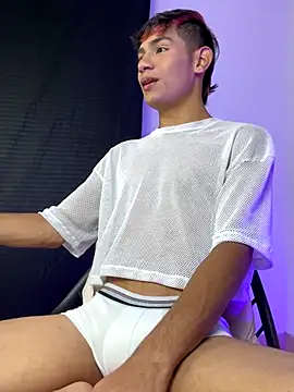 Snapshot of cherub_ chatting on 11.12.25 cherub online show from 11.12.25