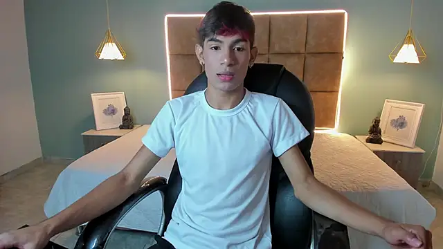 Snapshot of cherub_ chatting on 11.21.25 cherub online show from 11.21.25