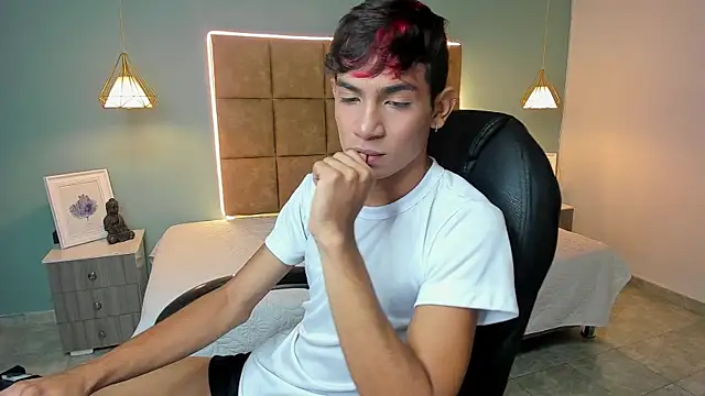 Snapshot of cherub_ chatting on 11.25.25 cherub online show from 11.25.25