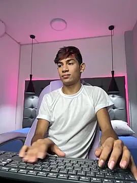 Snapshot of cherub_ chatting on 11.30.25 cherub online show from 11.30.25