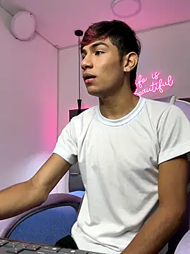 Snapshot of cherub_ chatting on 12.01.25 cherub online show from 12.01.25