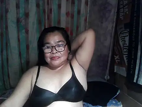 Snapshot of cris_tita chatting on 03.18.26 cris tita online show from 03.18.26