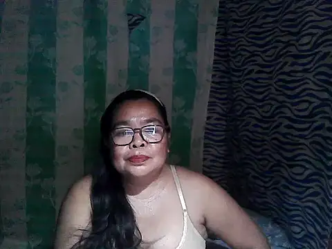 Snapshot of cris_tita chatting on 04.09.26 cris tita online show from 04.09.26