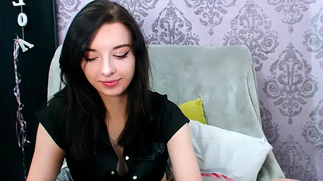 Snapshot of DominantLuna chatting on 12.16.25 DominantLuna online show from 12.16.25