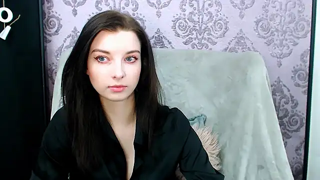 Snapshot of DominantLuna chatting on 02.02.26 DominantLuna online show from 02.02.26