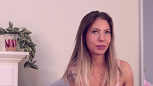 Snapshot of CassieMiles chatting on 11.18.25 CassieMiles online show from 11.18.25