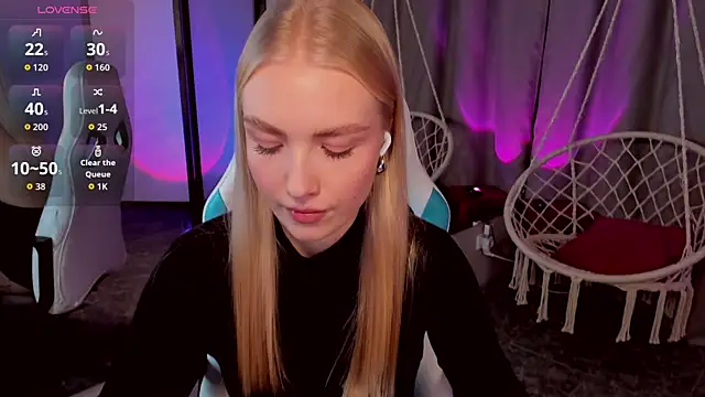 Snapshot of TessaGrays chatting on 11.03.25 TessaGrays online show from 11.03.25