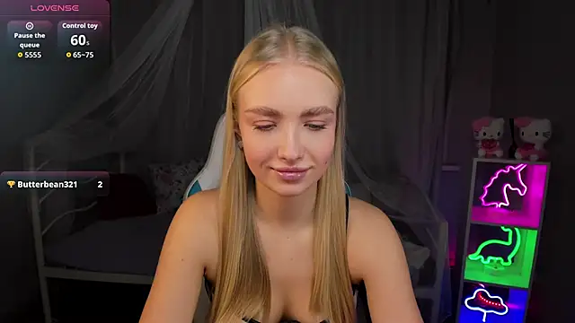 Snapshot of TessaGrays chatting on 11.22.25 TessaGrays online show from 11.22.25