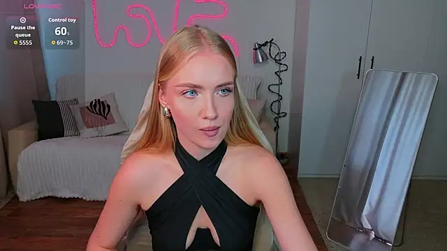 Snapshot of TessaGrays chatting on 05.21.26 TessaGrays online show from 05.21.26